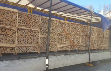 Firewood Premium on truck